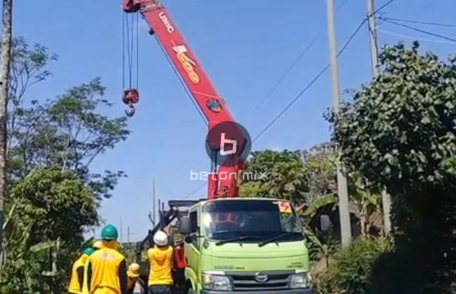 Harga Sewa Truk Crane di Jakarta Harian